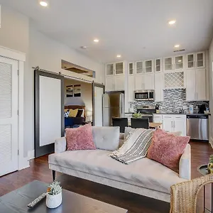  Apartment Frontdesk Village At Commonwealth Apts Plaza Midwood
